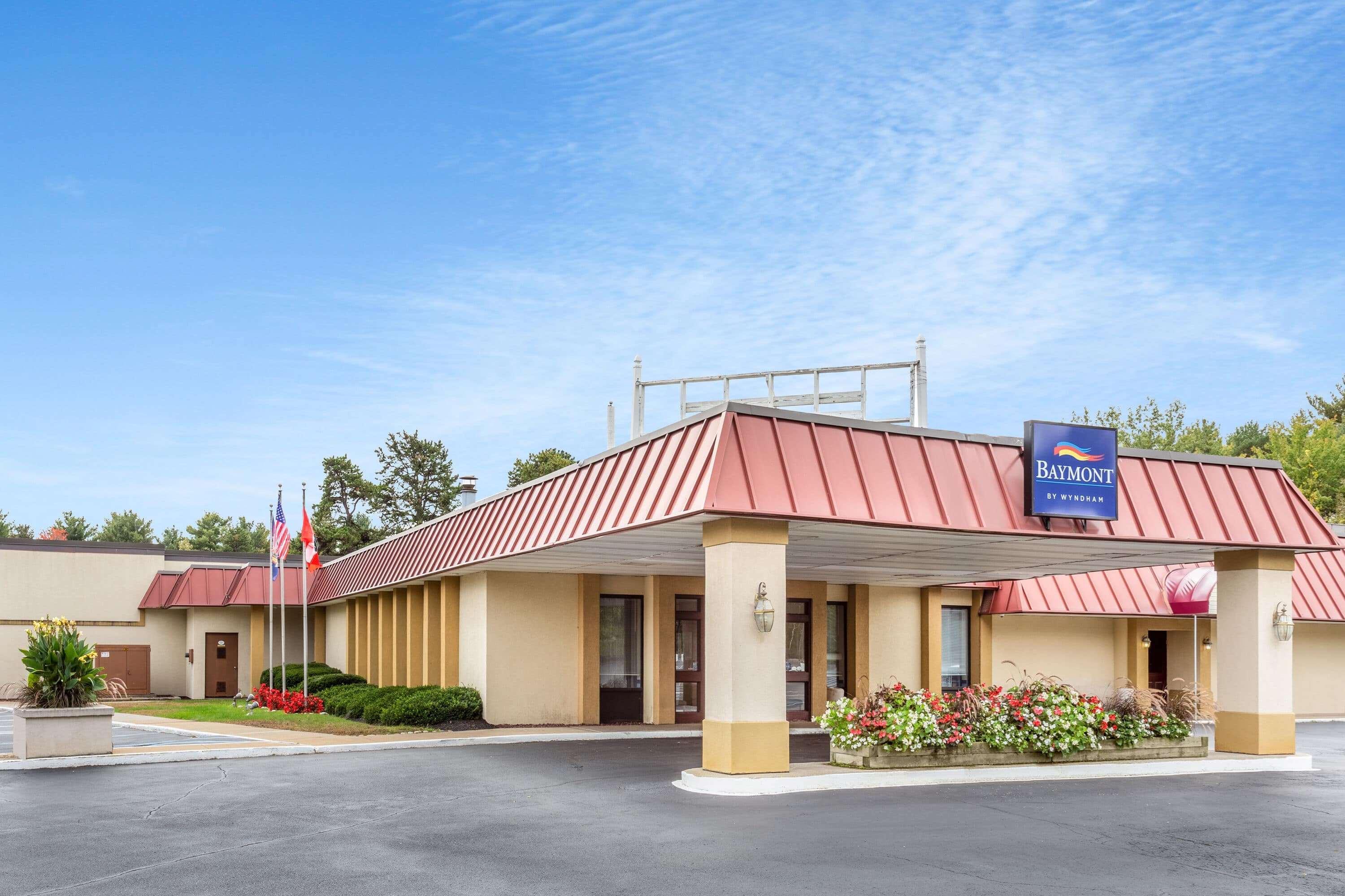 Baymont By Wyndham Queensbury/Lake George Exterior photo