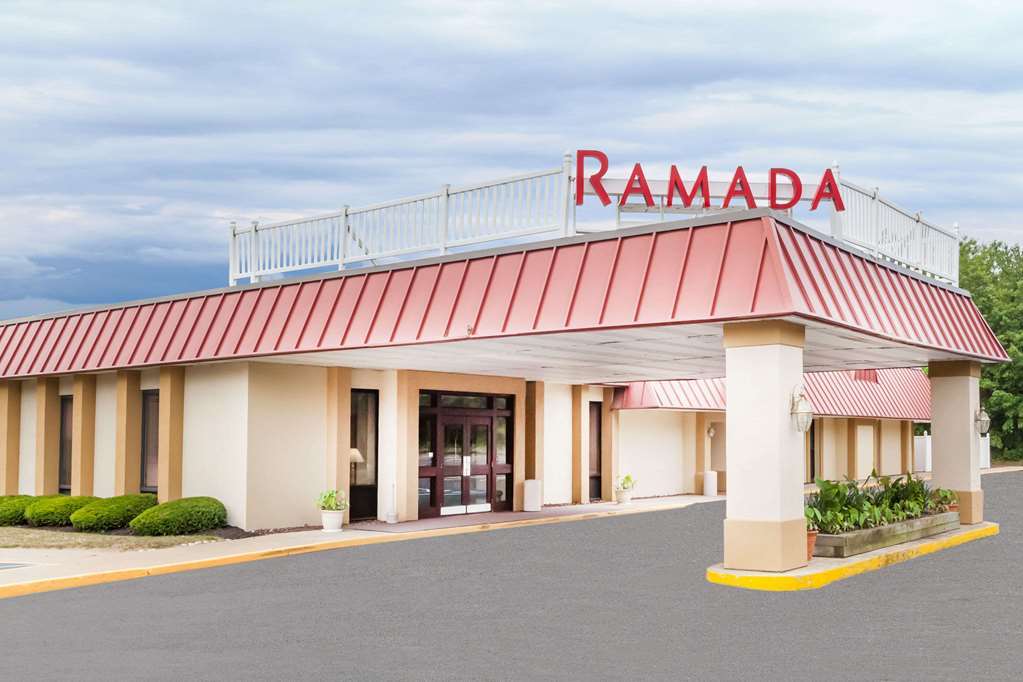 Baymont By Wyndham Queensbury/Lake George Exterior photo
